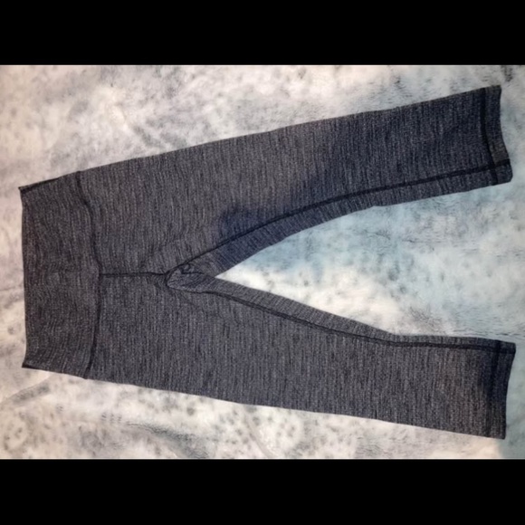 7 pairs of size 8 Lululemon leggings - Picture 7 of 7